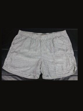 Maurices Womens 20W White Black Striped Slash Pockets Elastic Waist Shorts